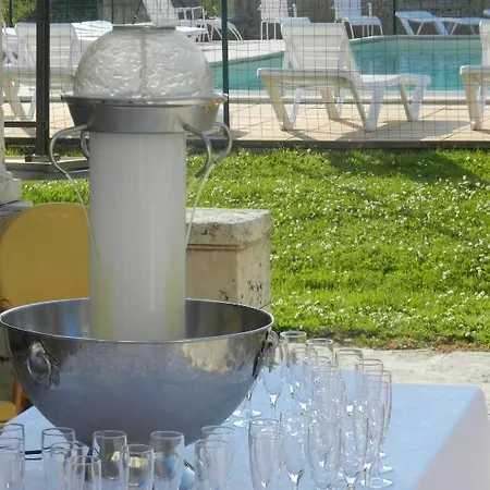 Chateau De Laleard Hotel