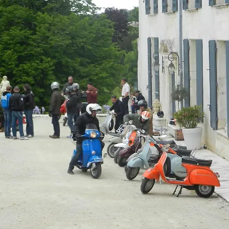 Chateau De Laleard Hotel 3*