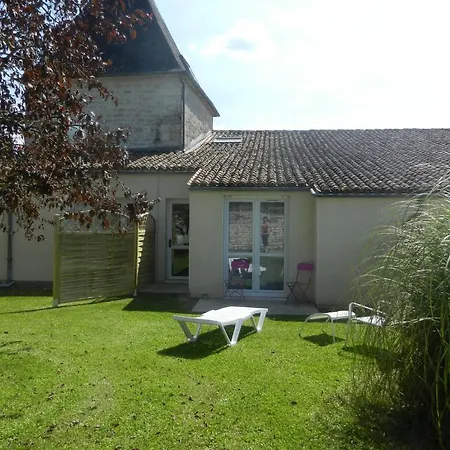 Chateau De Laleard 3* Saint-Hilaire-de-Villefranche