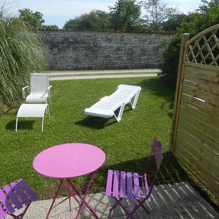 Chateau De Laleard Hotel