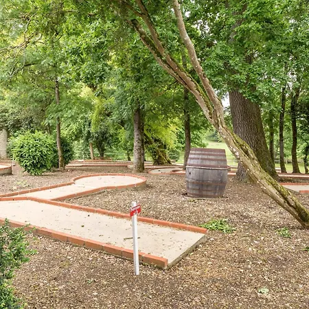 Chateau De Laleard Hotel 3*