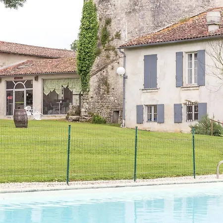 Chateau De Laleard Hotel