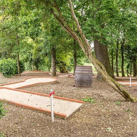 Hotel Chateau De Laleard 3*