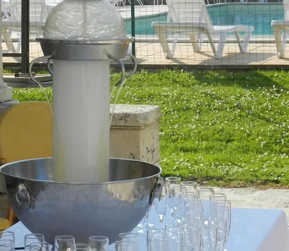 Chateau De Laleard Hotel