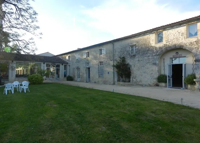 Chateau De Laleard Hotel