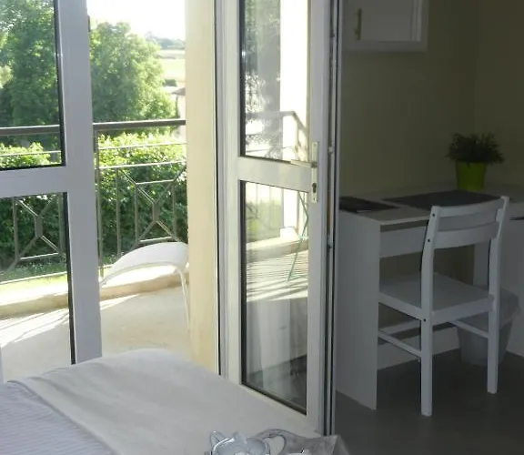 Chateau De Laleard Saint-Hilaire-de-Villefranche